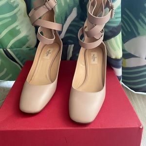 Valentino roundtoe rockstud pump 40.5